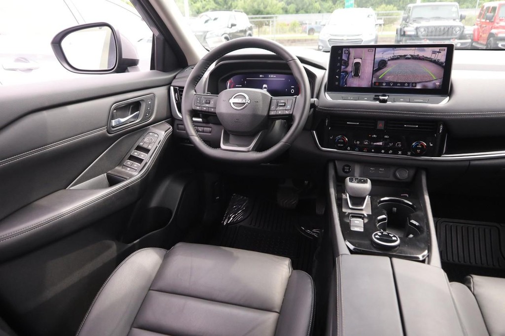 Nissan Rogue Vehicle Image 24