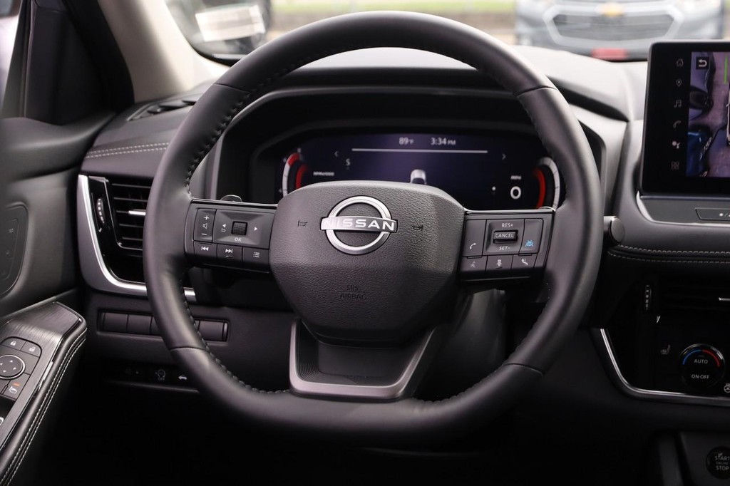 Nissan Rogue Vehicle Image 25