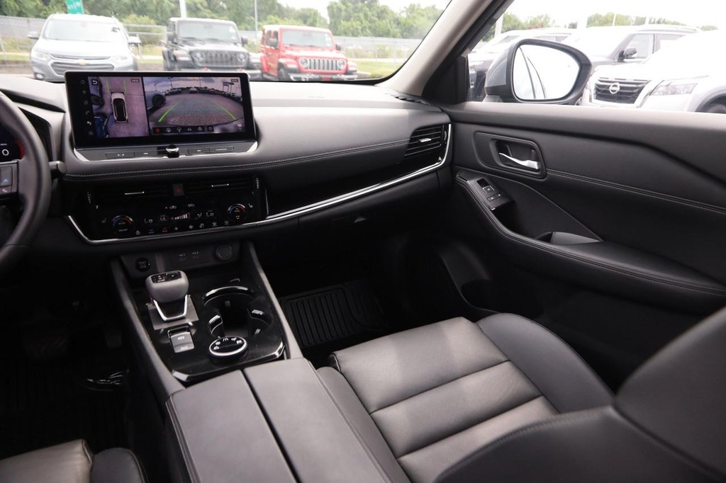 Nissan Rogue Vehicle Image 27