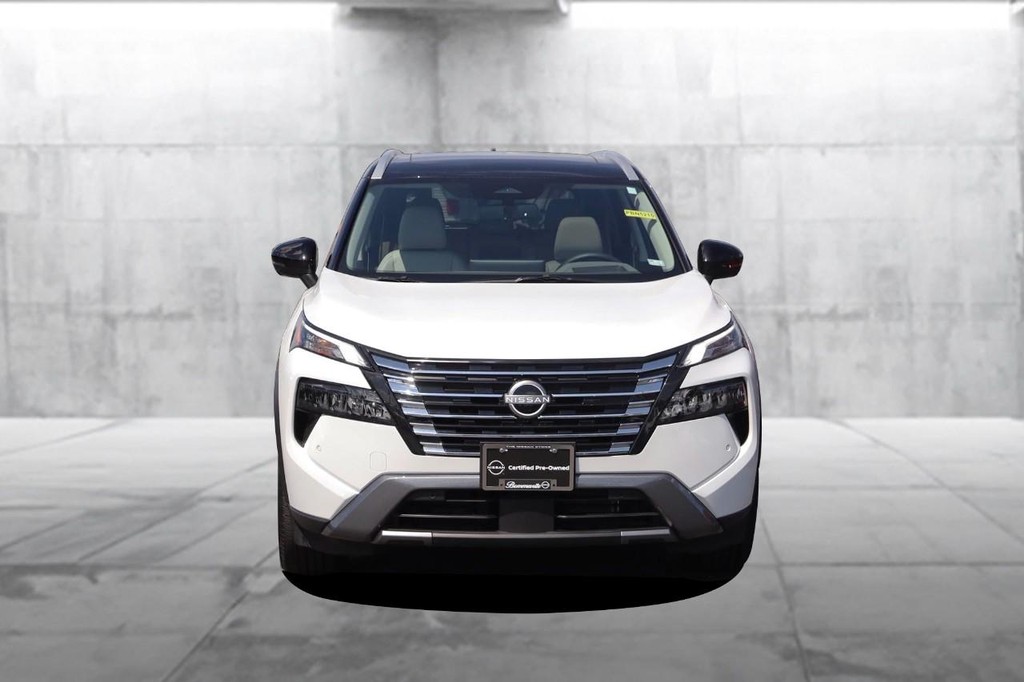 Nissan Rogue Vehicle Full-screen Gallery Image 4