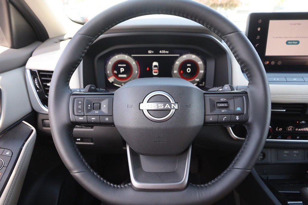 Nissan Rogue Vehicle Full-screen Gallery Image 12