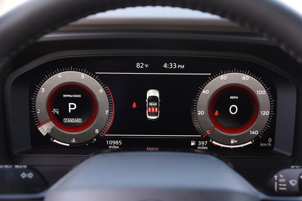 Nissan Rogue Vehicle Full-screen Gallery Image 15