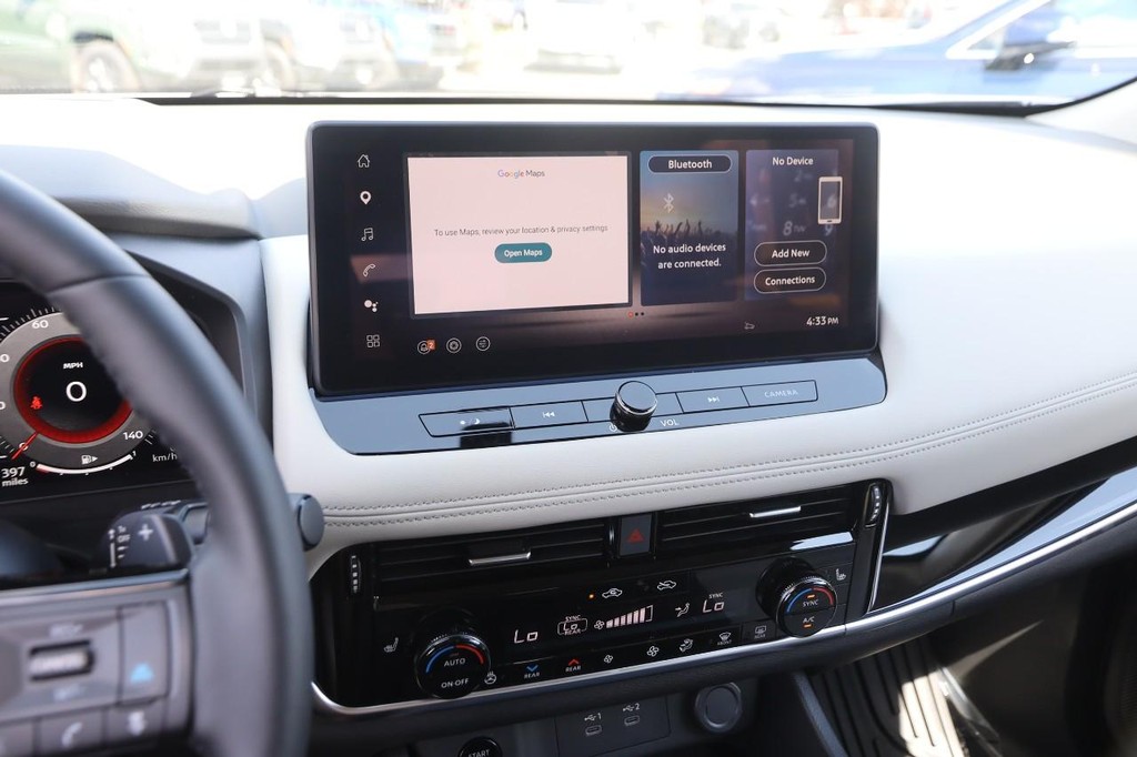 Nissan Rogue Vehicle Full-screen Gallery Image 16