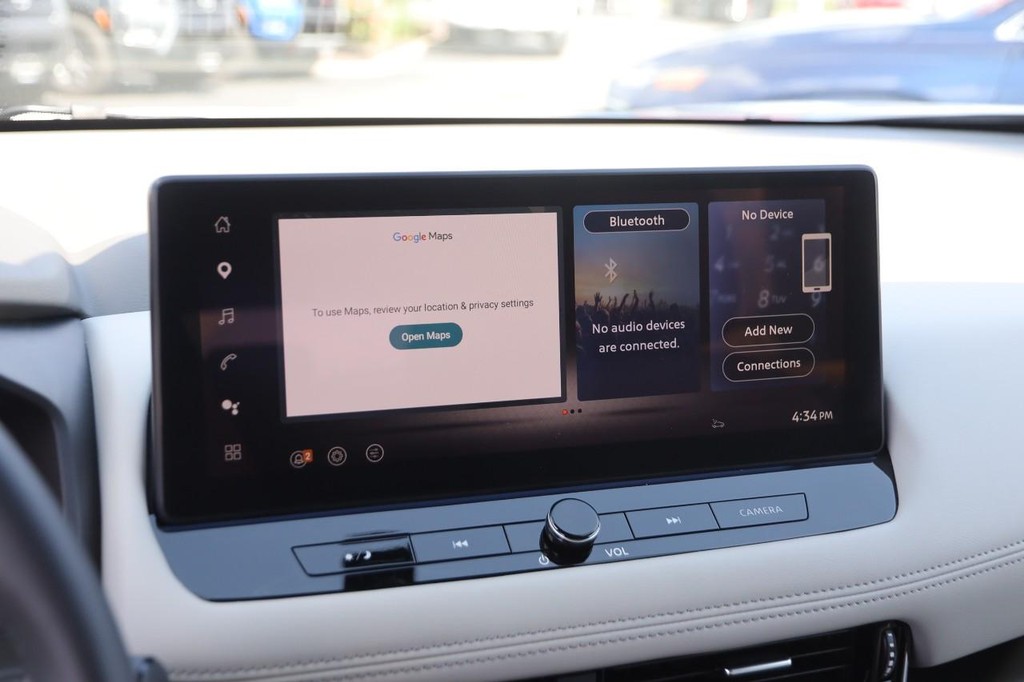 Nissan Rogue Vehicle Full-screen Gallery Image 17