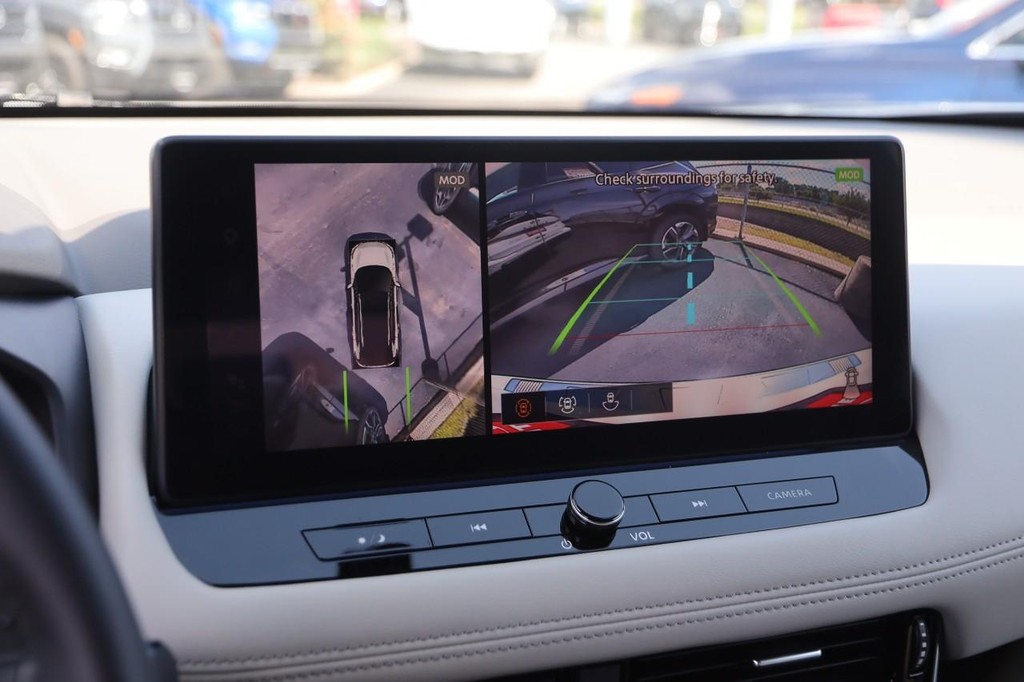 Nissan Rogue Vehicle Full-screen Gallery Image 18