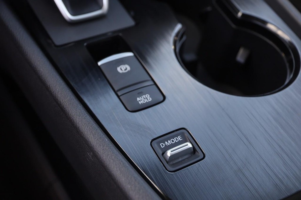 Nissan Rogue Vehicle Full-screen Gallery Image 20