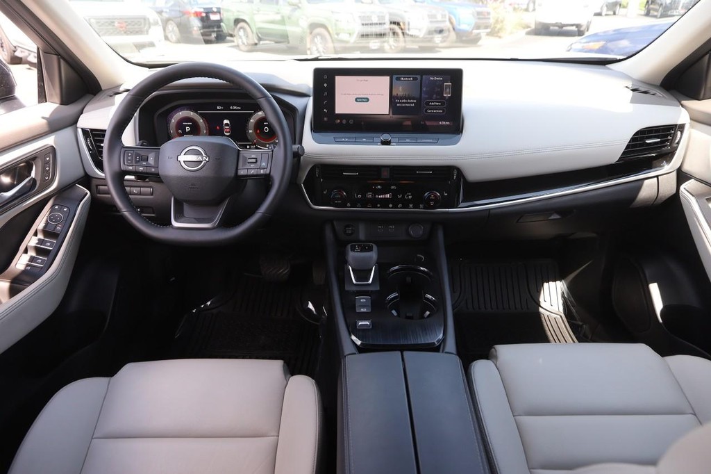 Nissan Rogue Vehicle Full-screen Gallery Image 22
