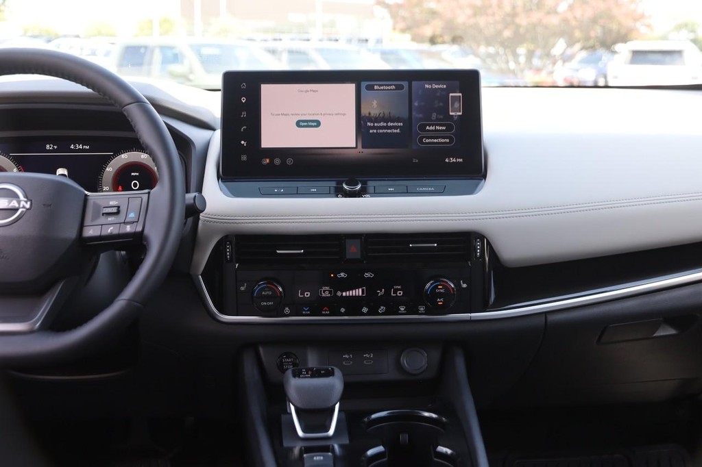 Nissan Rogue Vehicle Full-screen Gallery Image 25