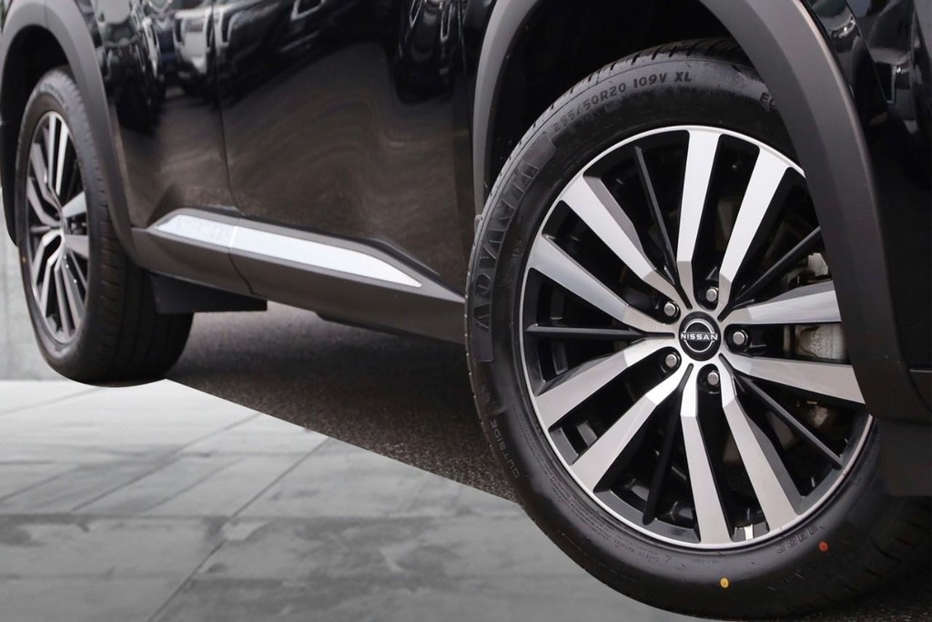 Nissan Pathfinder Vehicle Image 03