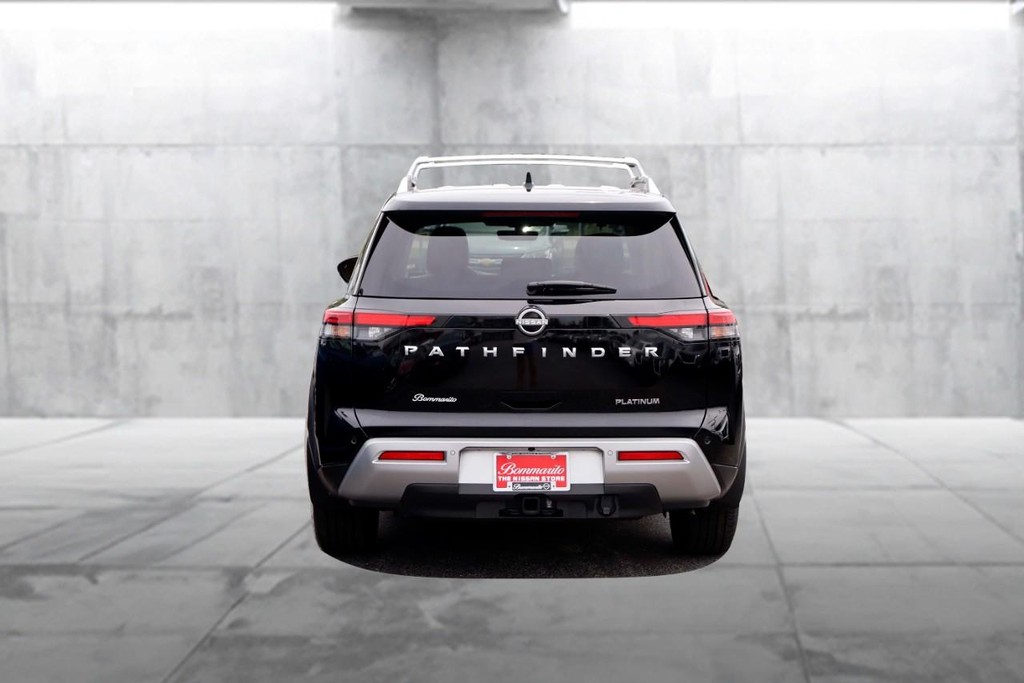 Nissan Pathfinder Vehicle Image 06