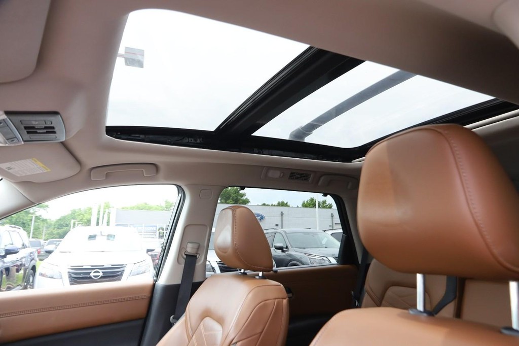 Nissan Pathfinder Vehicle Image 09
