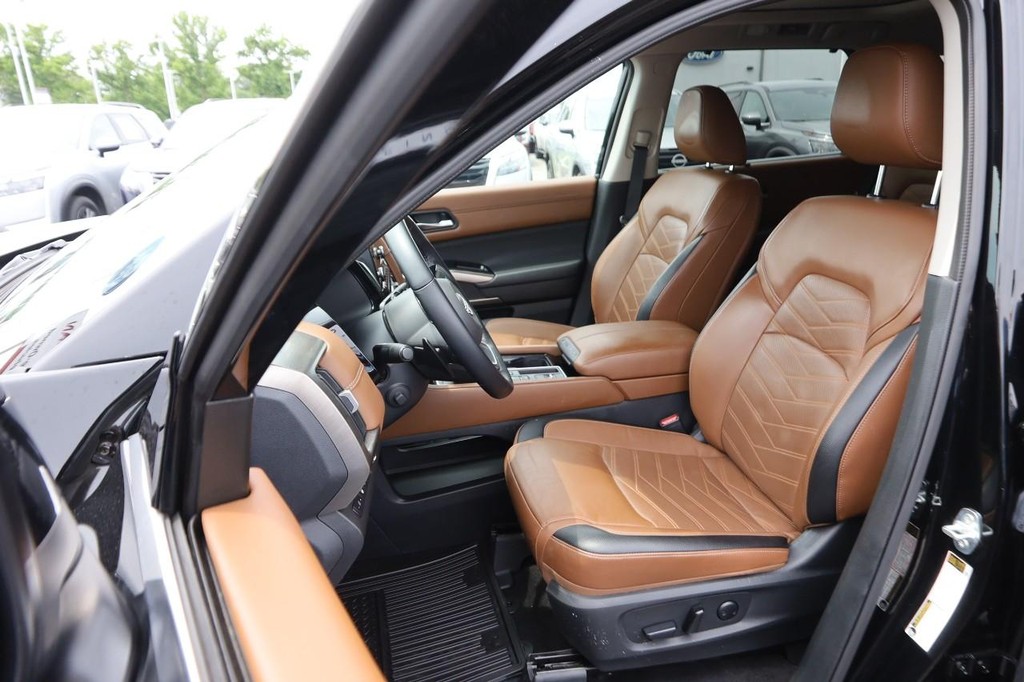 Nissan Pathfinder Vehicle Image 10