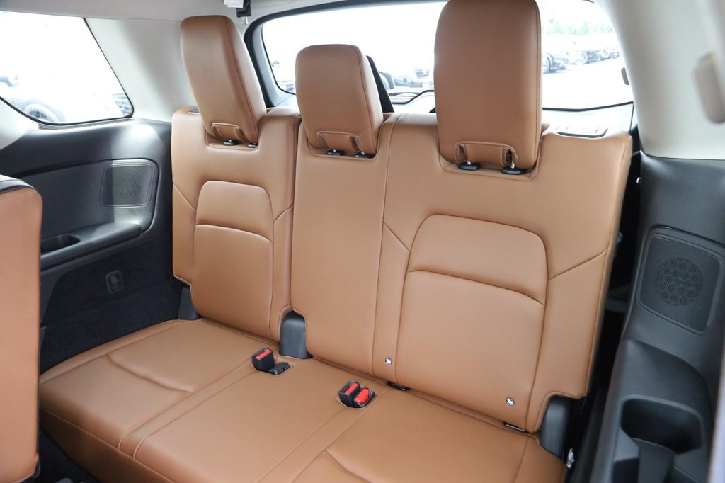 Nissan Pathfinder Vehicle Image 12