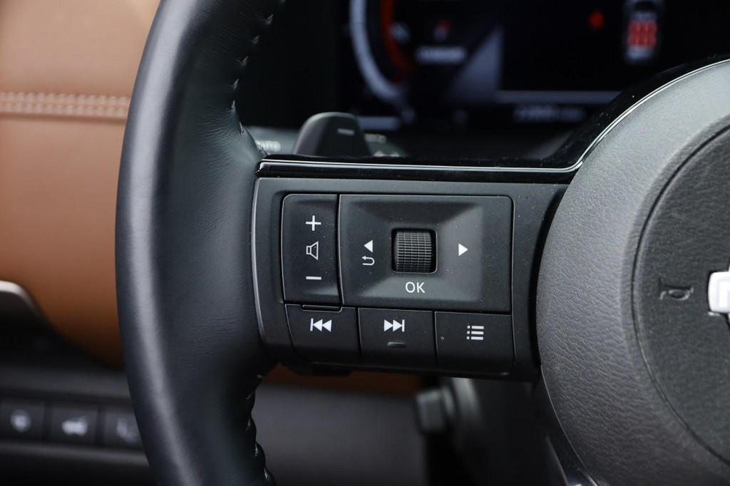 Nissan Pathfinder Vehicle Image 14