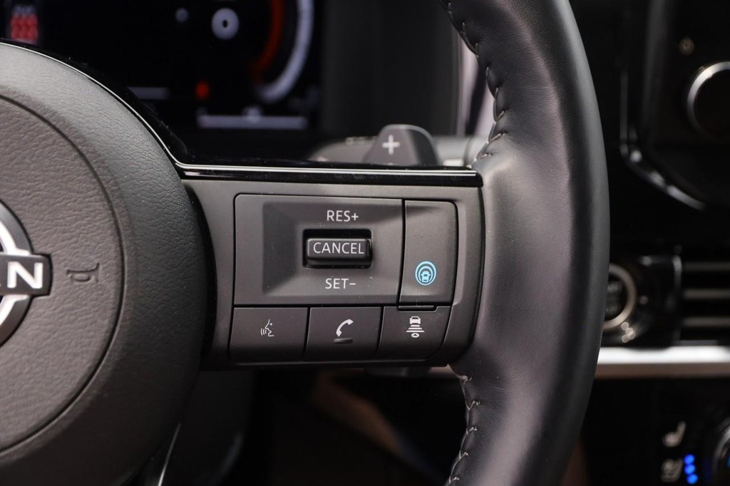 Nissan Pathfinder Vehicle Image 15
