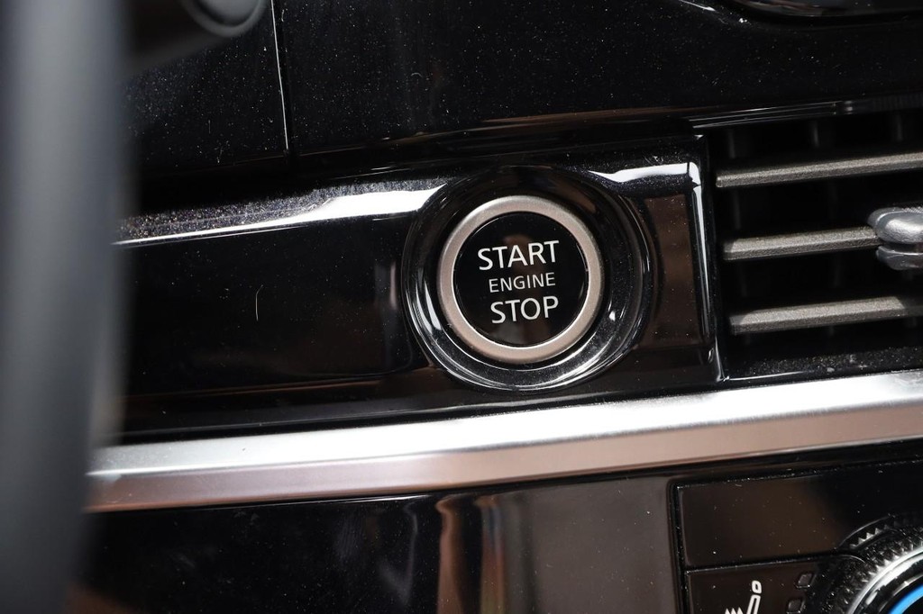 Nissan Pathfinder Vehicle Image 17