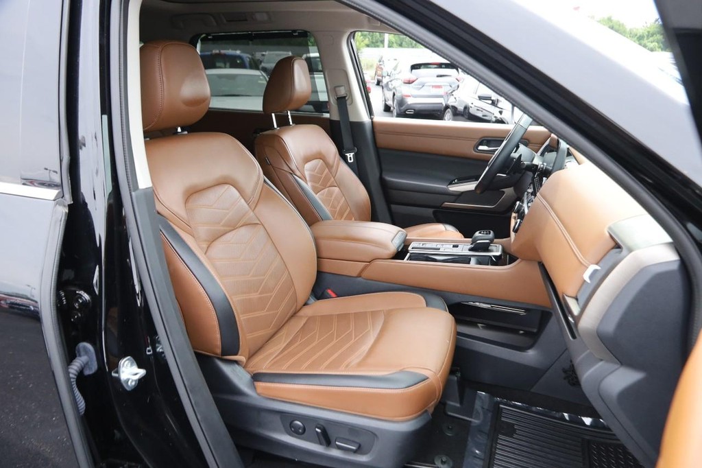 Nissan Pathfinder Vehicle Image 29