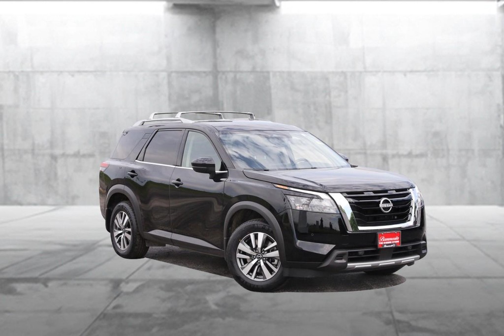 Nissan Pathfinder Vehicle Full-screen Gallery Image 2