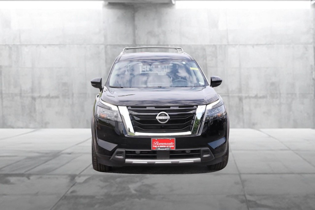 Nissan Pathfinder Vehicle Full-screen Gallery Image 4