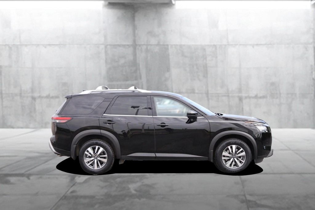 Nissan Pathfinder Vehicle Full-screen Gallery Image 5