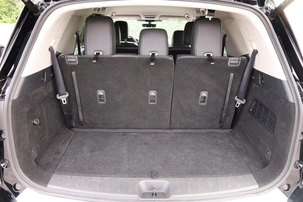 Nissan Pathfinder Vehicle Full-screen Gallery Image 7