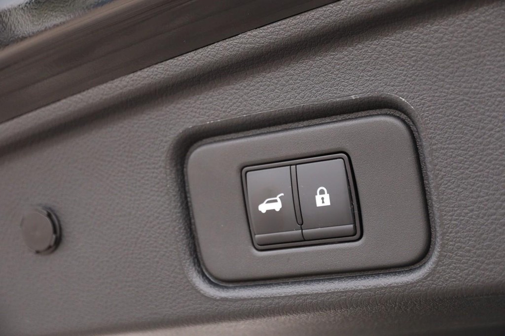 Nissan Pathfinder Vehicle Full-screen Gallery Image 8
