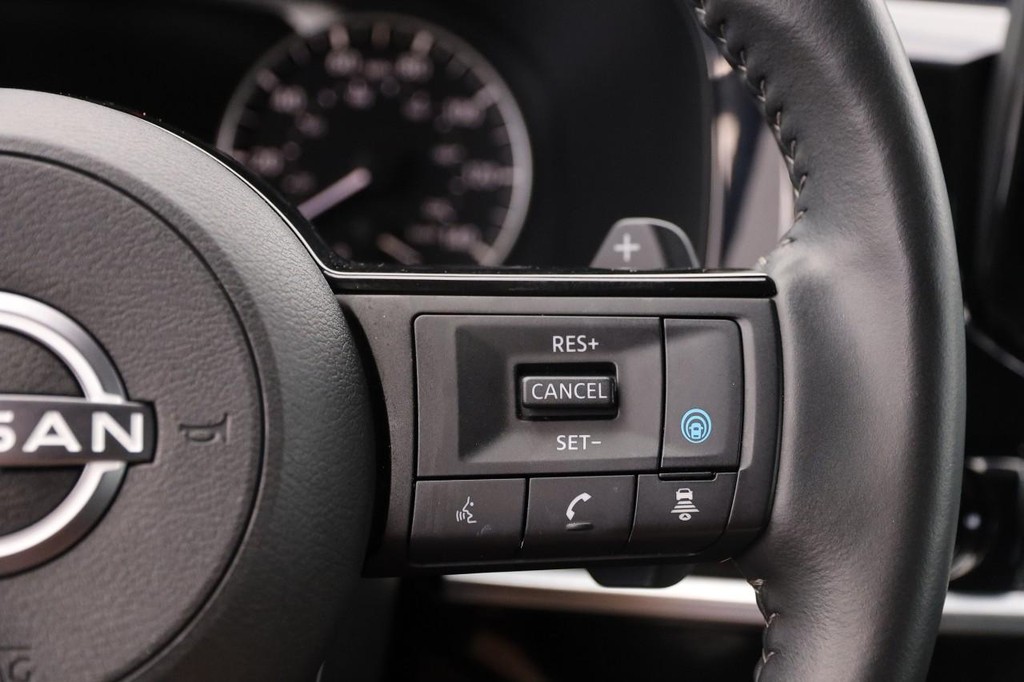Nissan Pathfinder Vehicle Full-screen Gallery Image 14