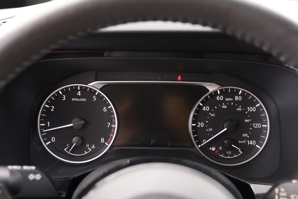 Nissan Pathfinder Vehicle Full-screen Gallery Image 15