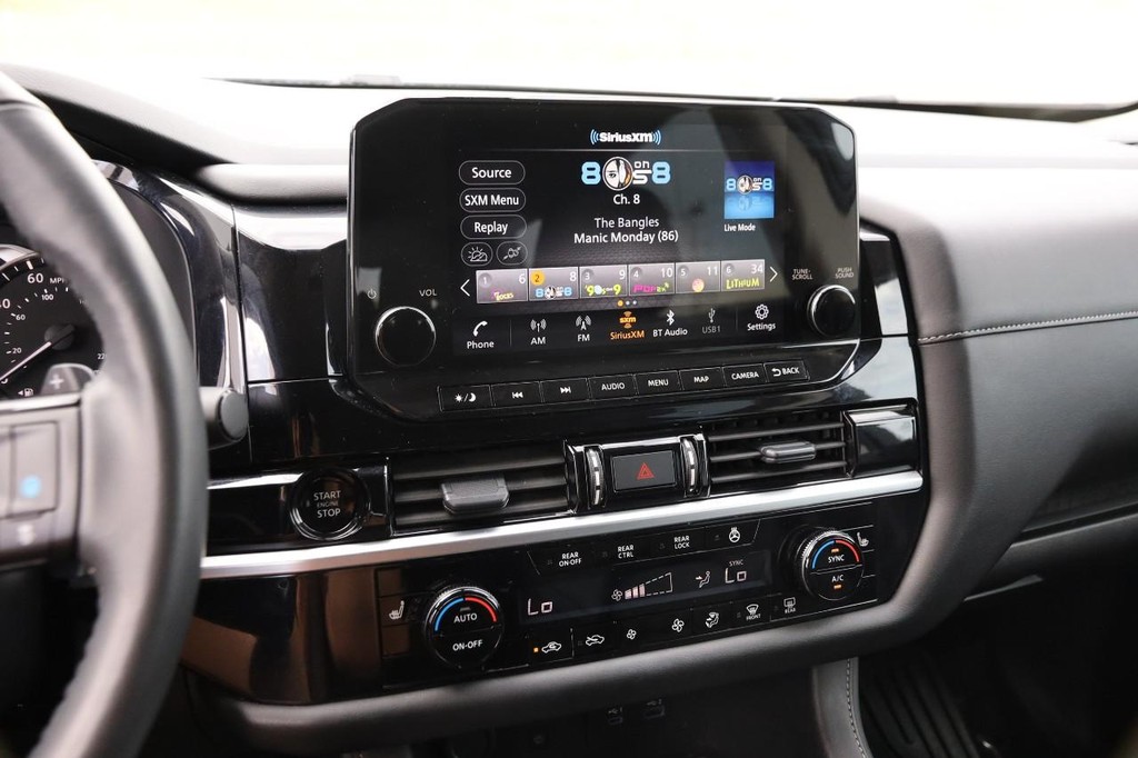 Nissan Pathfinder Vehicle Full-screen Gallery Image 17