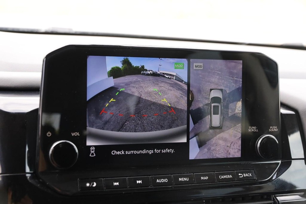 Nissan Pathfinder Vehicle Full-screen Gallery Image 19