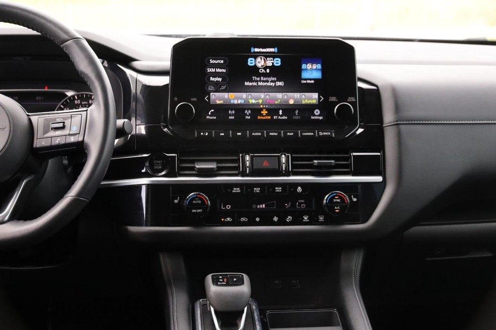 Nissan Pathfinder Vehicle Full-screen Gallery Image 26