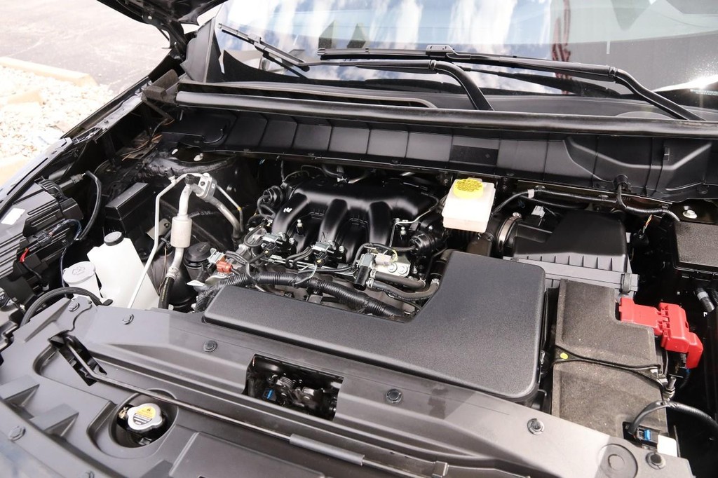 Nissan Pathfinder Vehicle Full-screen Gallery Image 29