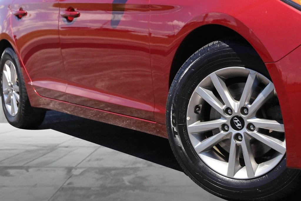 Hyundai Sonata Vehicle Image 03