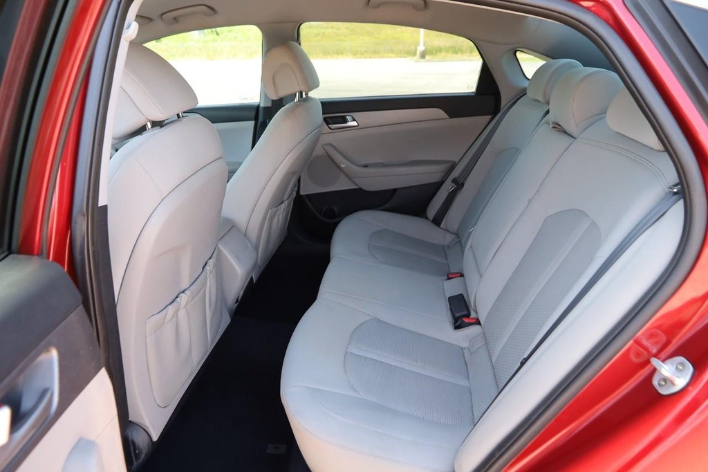 Hyundai Sonata Vehicle Image 09