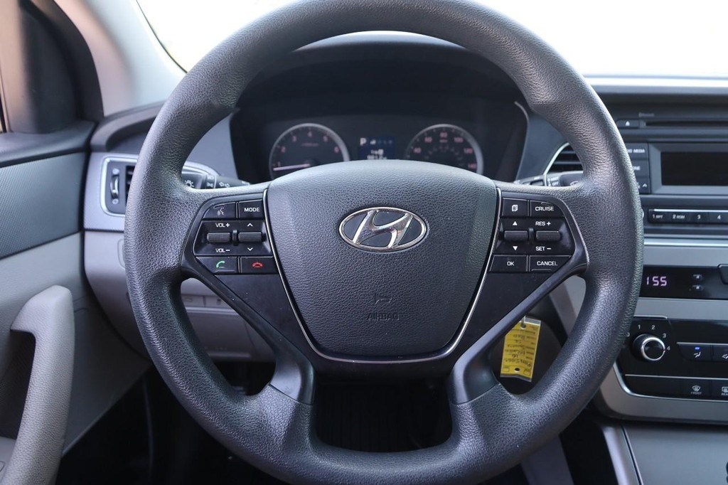 Hyundai Sonata Vehicle Image 10