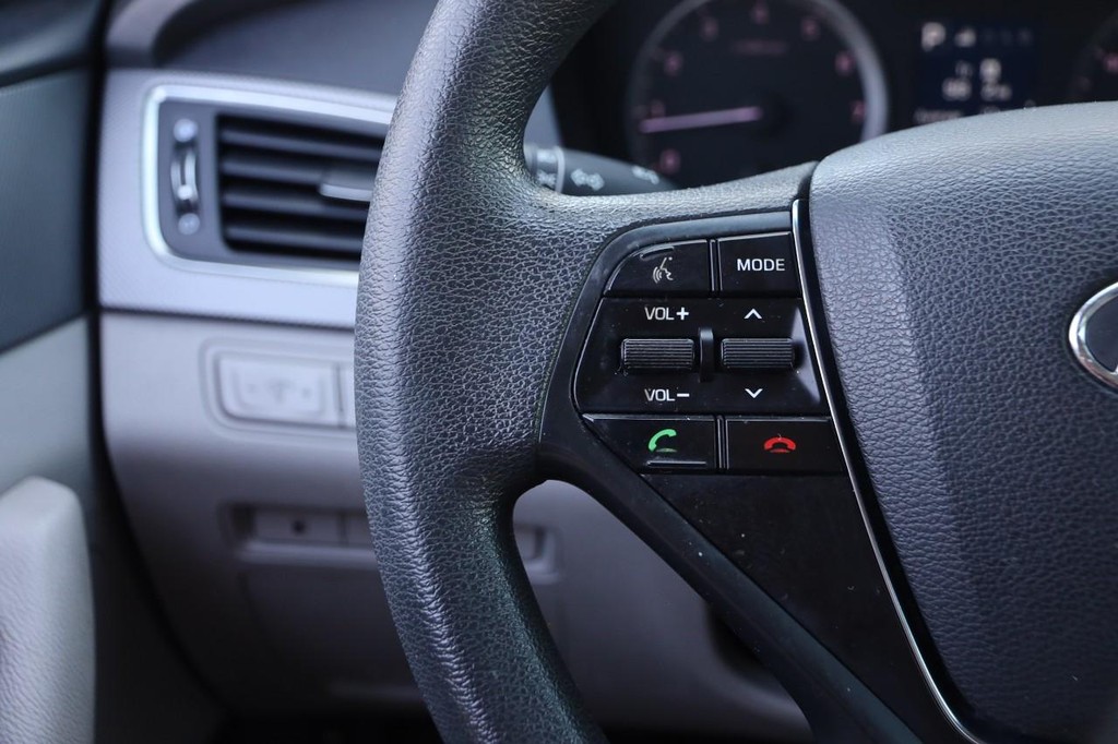 Hyundai Sonata Vehicle Image 11