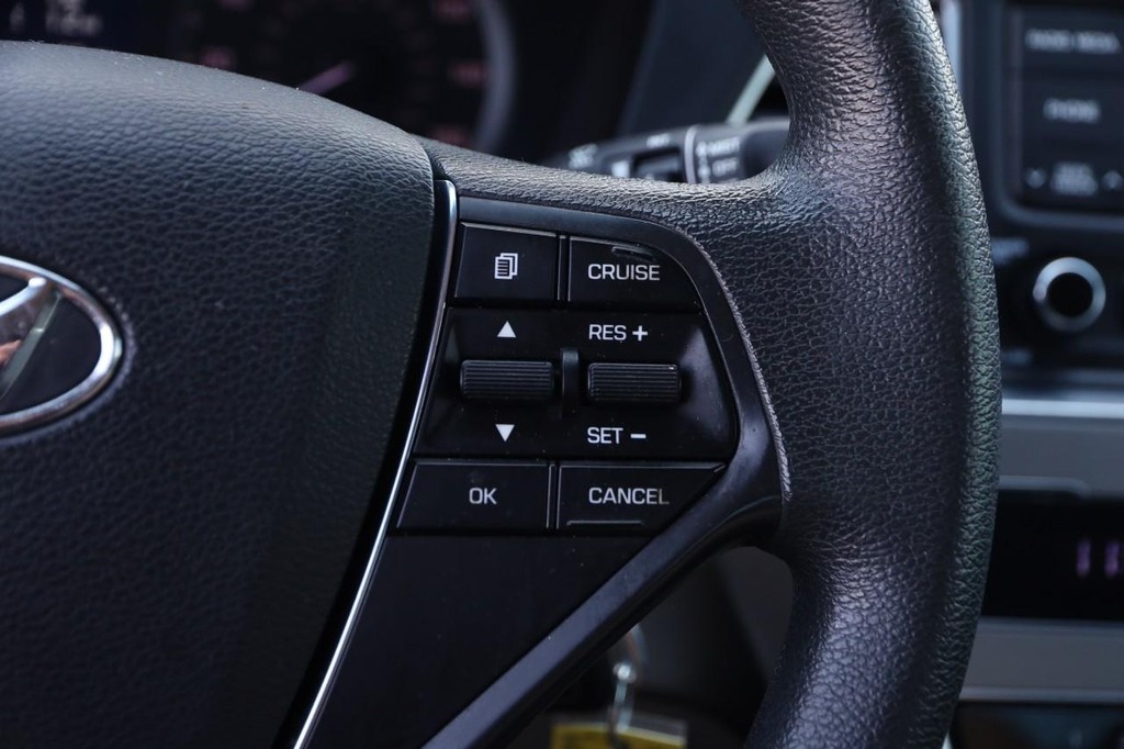 Hyundai Sonata Vehicle Image 12