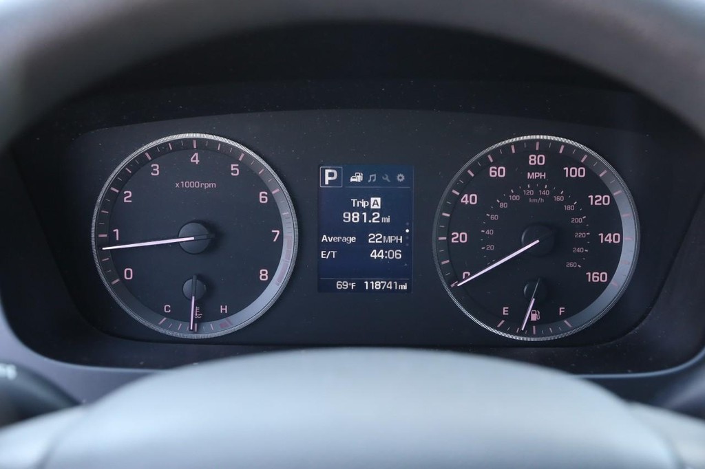 Hyundai Sonata Vehicle Image 13