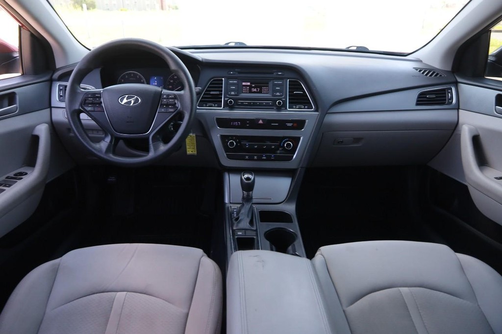 Hyundai Sonata Vehicle Image 18