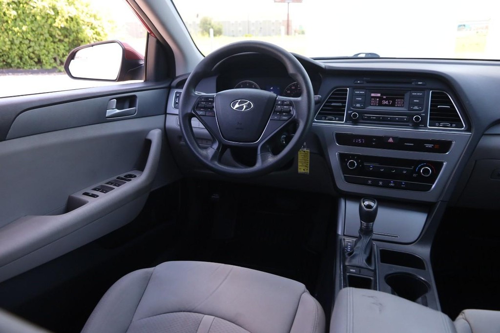 Hyundai Sonata Vehicle Image 19