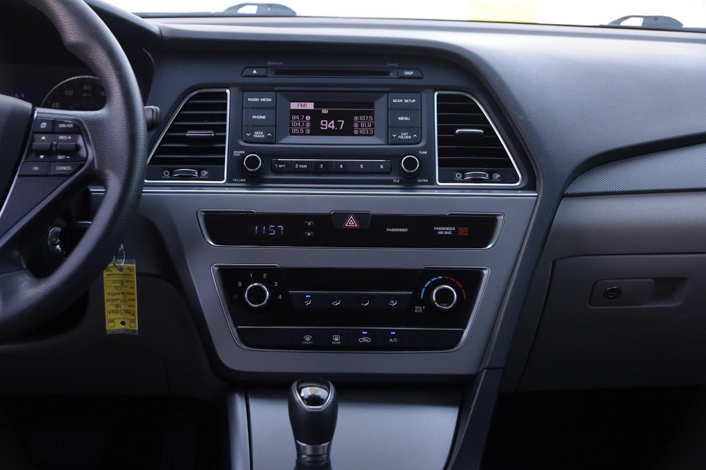 Hyundai Sonata Vehicle Image 20