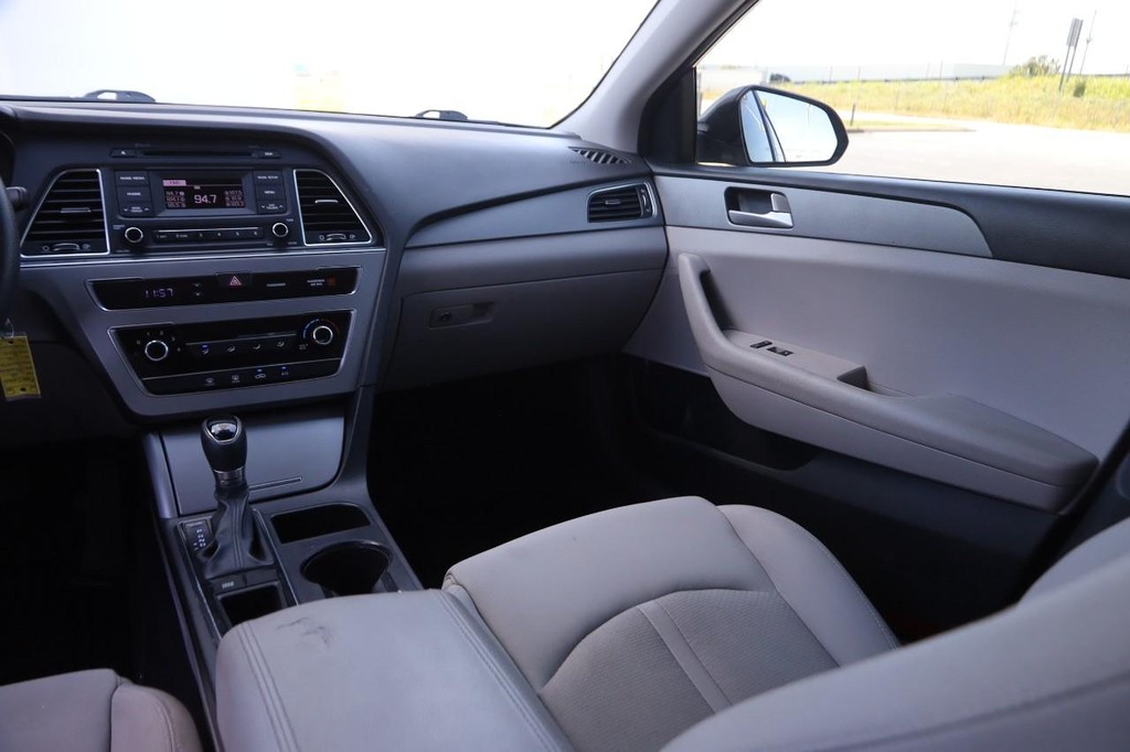 Hyundai Sonata Vehicle Image 21