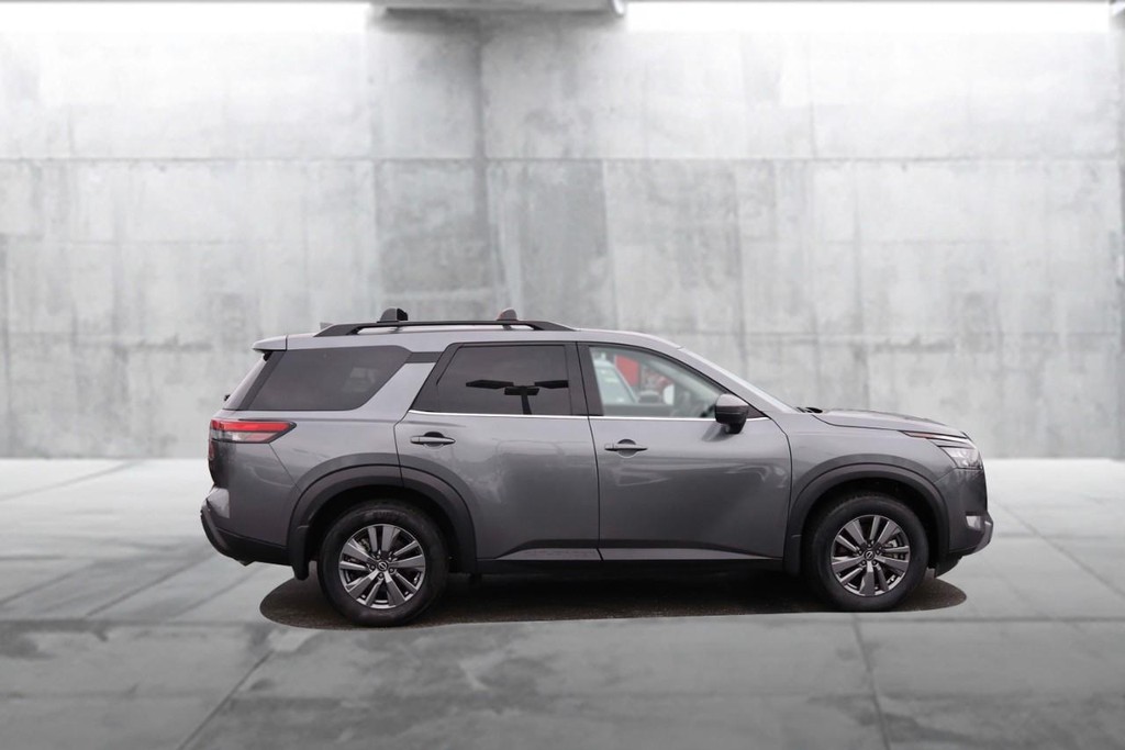 Nissan Pathfinder Vehicle Full-screen Gallery Image 5