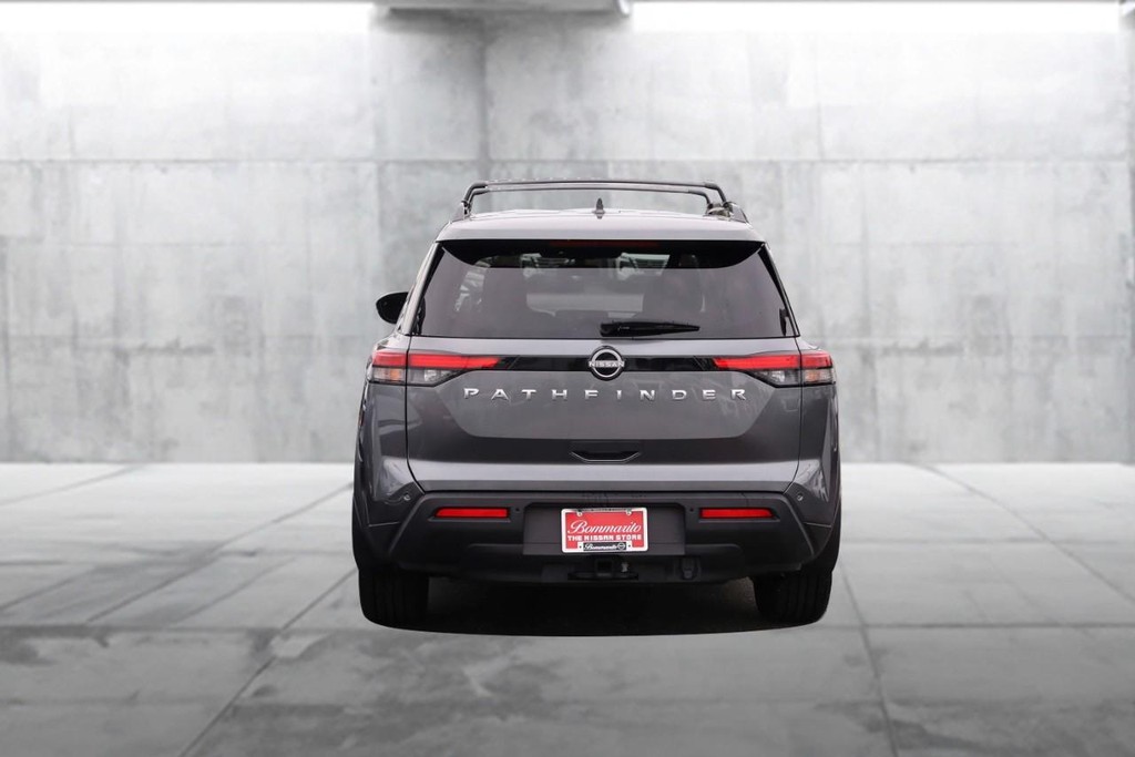 Nissan Pathfinder Vehicle Full-screen Gallery Image 6