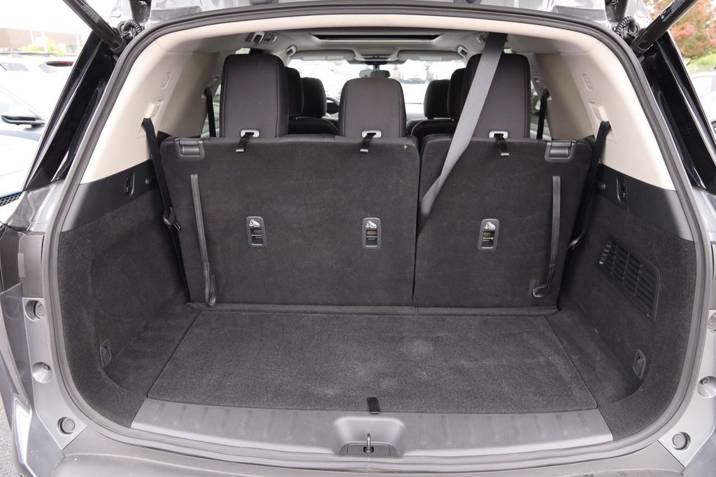 Nissan Pathfinder Vehicle Full-screen Gallery Image 7