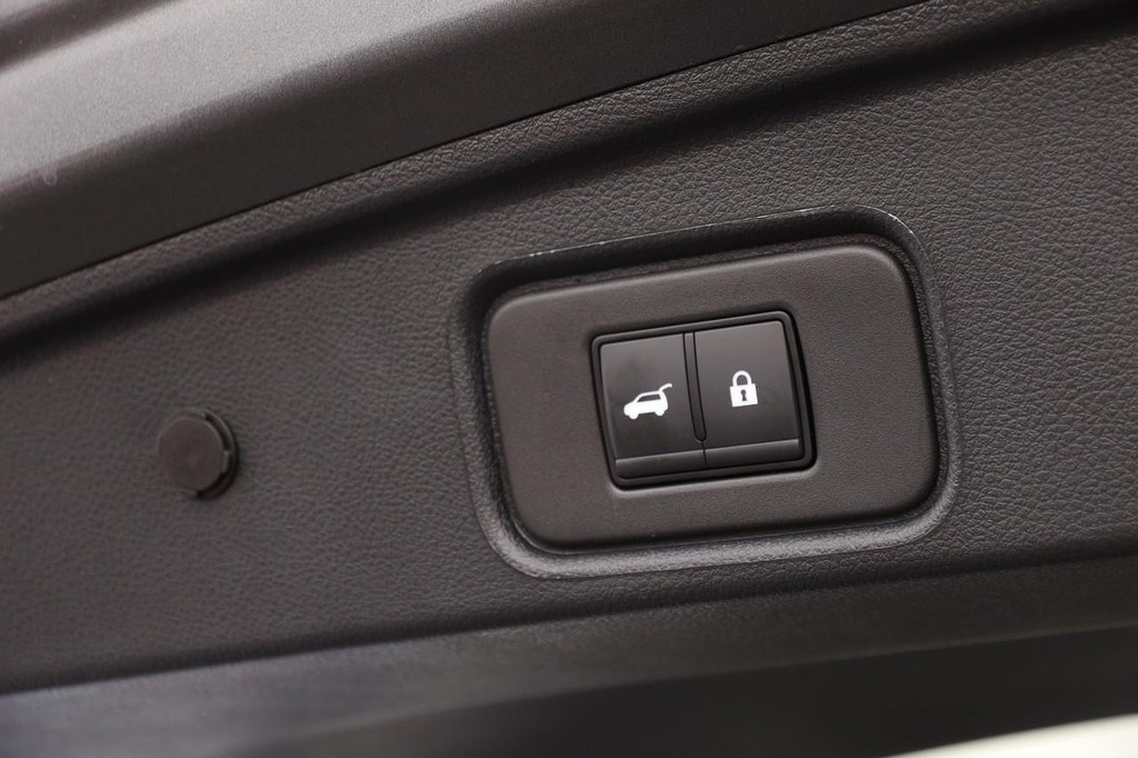 Nissan Pathfinder Vehicle Full-screen Gallery Image 8