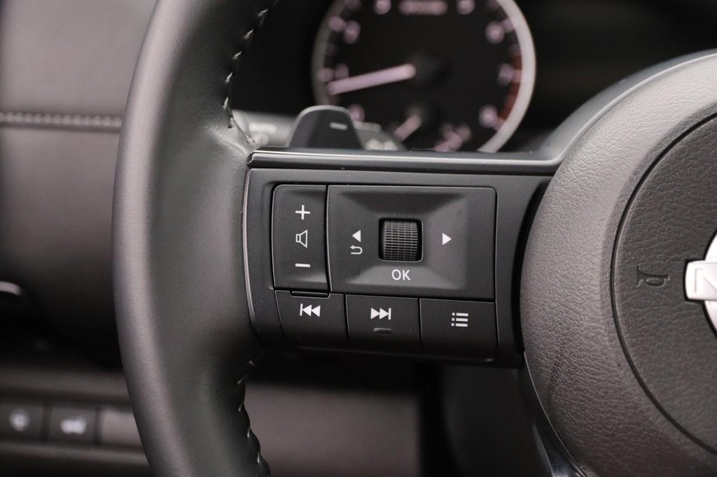 Nissan Pathfinder Vehicle Full-screen Gallery Image 14