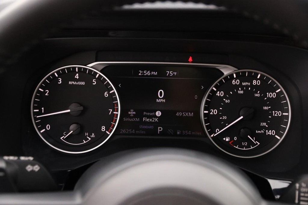 Nissan Pathfinder Vehicle Full-screen Gallery Image 16