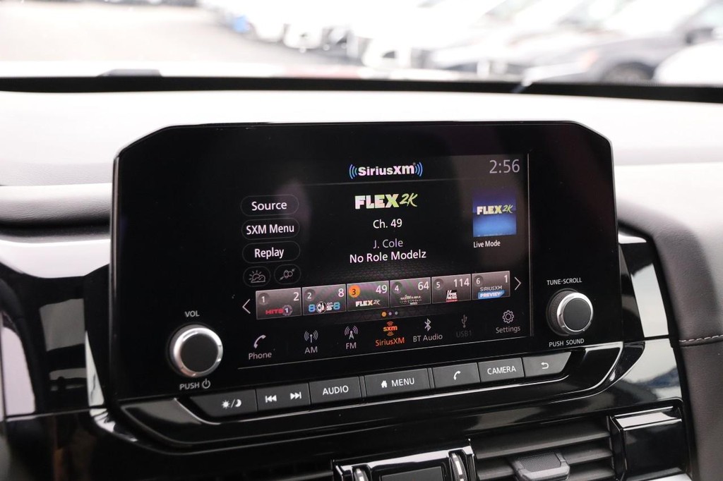 Nissan Pathfinder Vehicle Full-screen Gallery Image 18