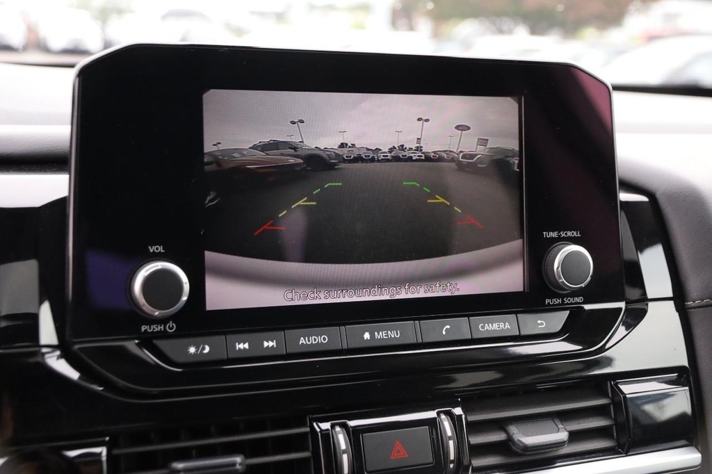 Nissan Pathfinder Vehicle Full-screen Gallery Image 19